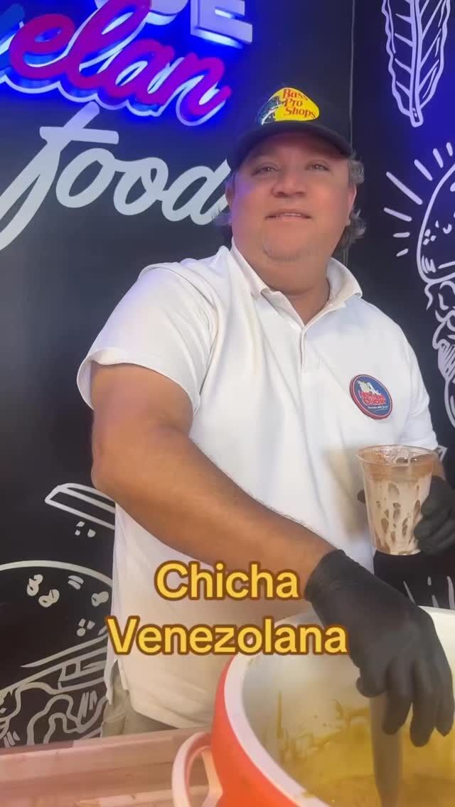 ¡Aquí no vendemos nada aguado, pura melodía! 🎶🥤🇻🇪

Si la chicha baja rápido por el vaso... te están engañando. 👀

La verdadera chicha venezolana tiene cuerpo, es espesa, dulce y te reinicia la vida con cada sorbo. 

En VBurger preparamos la nuestra respetando la receta tradicional: full sabor, con la consistencia perfecta y esa magia que te hace sentir en casa al primer trago. 🤤

¿Se te hizo agua la boca? Llégate y comprueba por qué dicen que es la mejor de todo Utah.

⏰ Estamos activos TODOS LOS DÍAS hasta las 7:00 PM. ¡No te quedes sin la tuya!

📍 1669 W 9000 S, West Jordan, UT 84088.

#ChichaVenezolana #VBurgerUtah #WestJordan #ComidaVenezolanaUtah #PostresVenezolanos