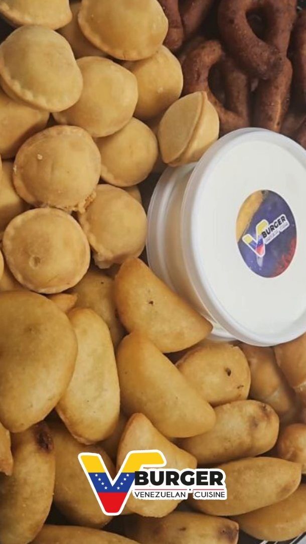 Los pasapalos venezolanos son como los panas de verdad:

¡nunca fallan y siempre aparecen cuando más los necesitas! 😏🔥

¿Divorcio? ¿matrimonio improvisao? ¿fin de semana de locura? ¿tertulia con cafecito? ☕
¡Ahí están los pasapalos, firmes, sabrosos y listos pa’ la gozadera! 😋

Porque seamos honestos: sin pasapalos no hay libertad de expresión, no hay chisme que valga, ni tertulia que prenda… y mucho menos hay fiesta. 🥳🇻🇪

En @vburger.utah te montamos la mesa con lo mejor:
pastelitos, tequeños, mandocas, pastelitos maracuchos, empanadas “¡ESTO SÍ SABE A VENEZUELA!” 🤤💛💙❤️

Así que no te lo pienses: ven con tu combo de panas, con la pareja o hasta solo (que aquí no se queda nadie solito 😜) y date ese gustazo que solo @vburger.utah sabe dar.

📍 Dirección: 1669 West 9000 South, West Jordan – Utah.

📲 Síguenos y encárganos tu pedido en @vburger.utah

Porque con nosotros la tertulia se prende… y el hambre se rinde. 😎🔥

Y a ti te gustan los pasapalos venezolanos 👇🏻🇻🇪